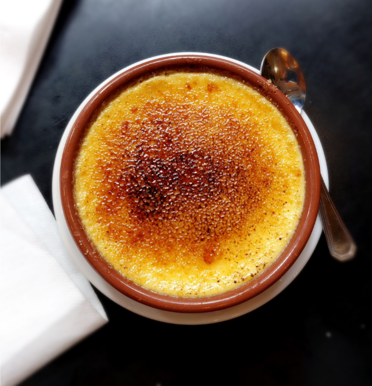 French dessert classics: chocolate mousse & vanilla crème brûlée