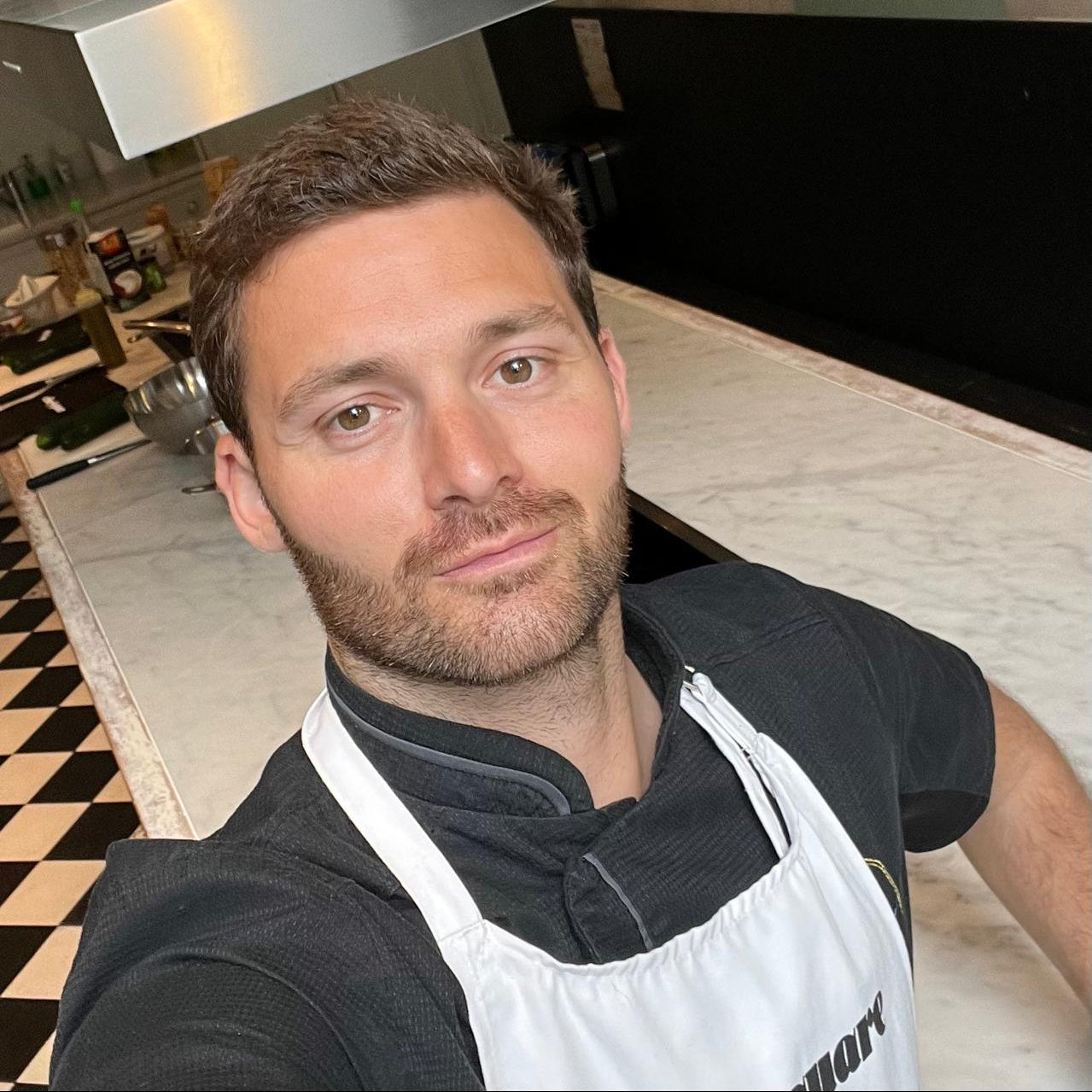 French dessert classics: chocolate mousse & vanilla crème brûlée